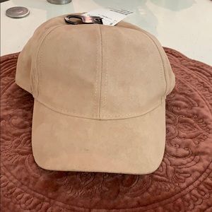 NWT✨ Suede nude baseball cap